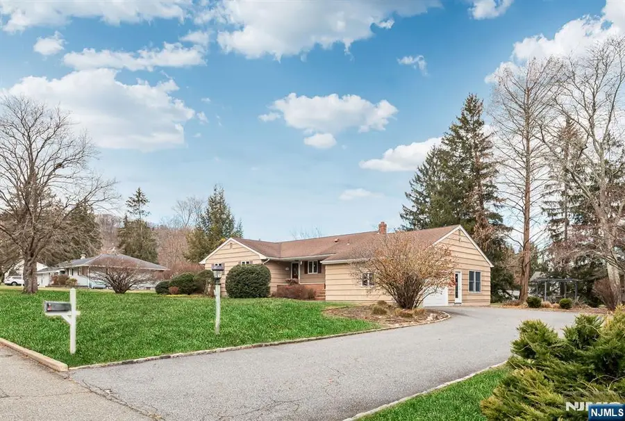 14 Longview Drive, Montville, NJ 07082 - Image #2
