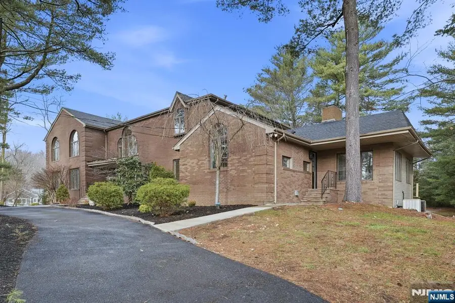 921 Franklin Lake Road, Franklin Lakes, NJ 07417 - Image #2