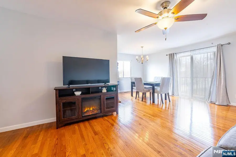 825 Riverside Avenue 205, Lyndhurst, NJ 07071 - Image #2