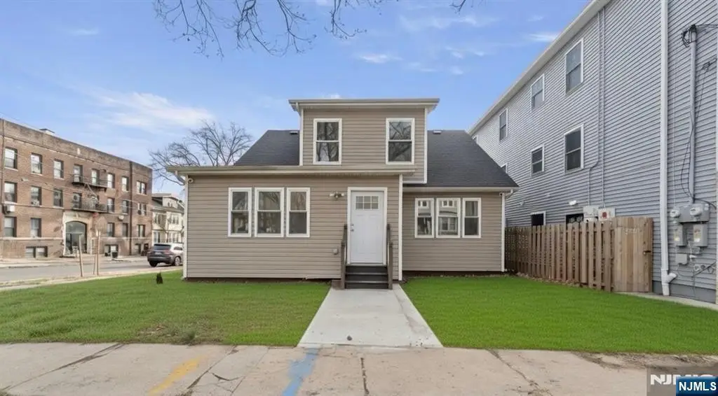 392 Clinton Place, Newark, NJ 07112 - Image #1