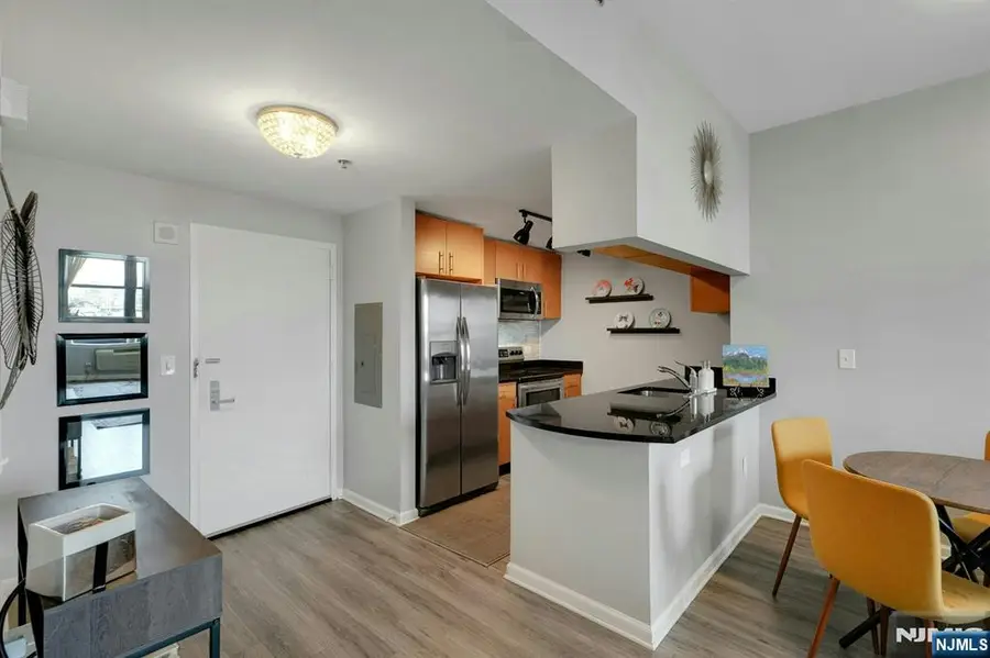 102 Christopher Columbus Drive 803, Jersey City, NJ 07302 - Image #2