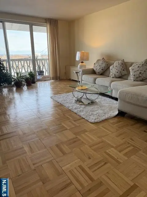 2000 Linwood Avenue 8B, Fort Lee, NJ 07024 - Image #2