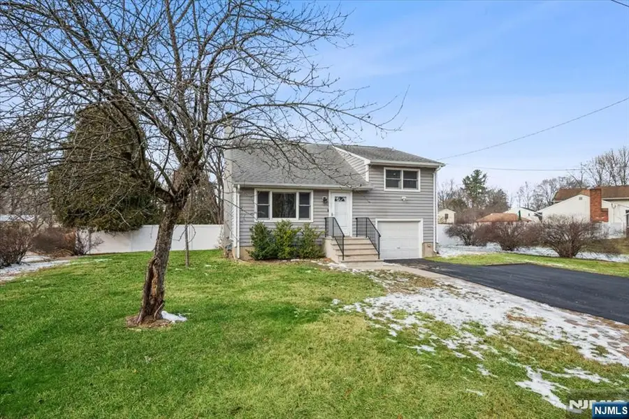 827 Limecrest Road, Andover Township, NJ 07860 - Image #2