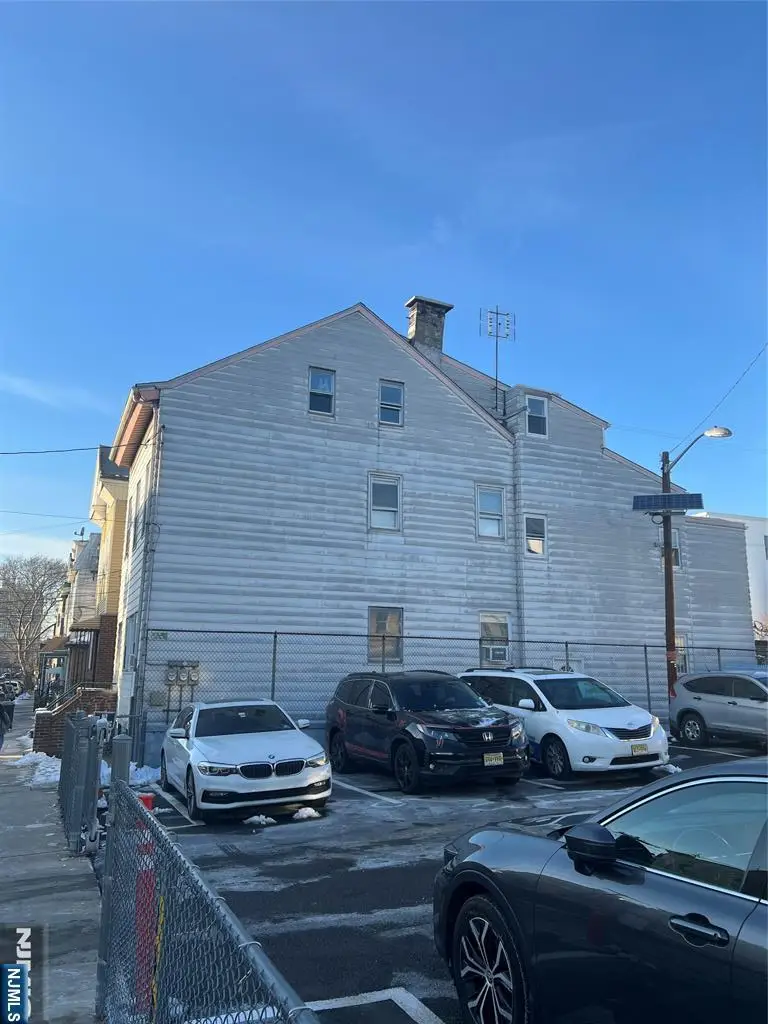 195 Walnut Street, Newark, NJ 07105 - Image #2