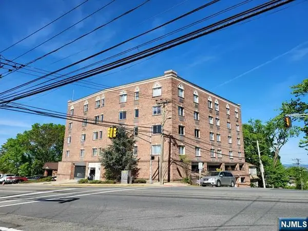 399 11th Street 301, Palisades Park, NJ 07650