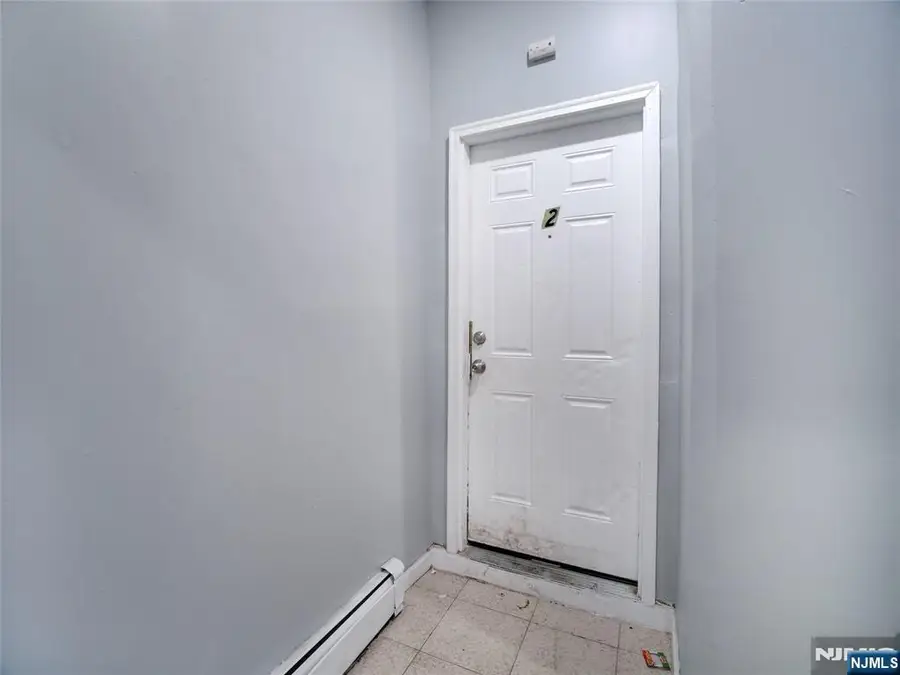 1011 Summit Avenue, Union City, NJ 07087 - Image #3