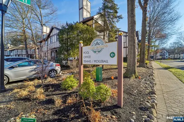 2007 Hawthorne Lane 2007, Mahwah, NJ 07430