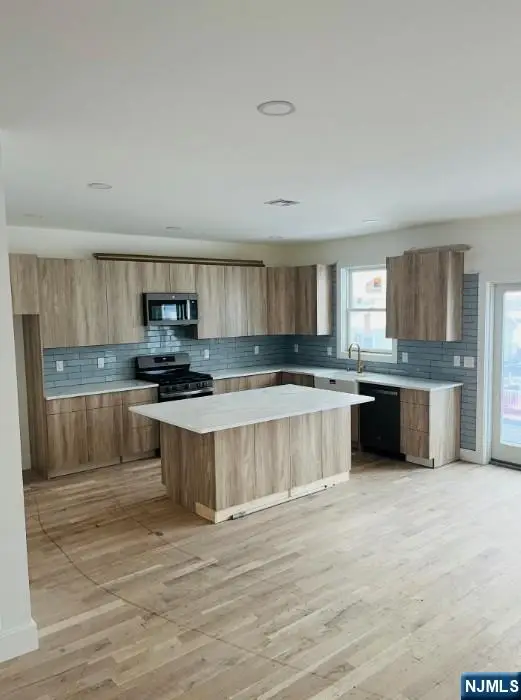 180 Philip Avenue, Elmwood Park, NJ 07407 - Image #3