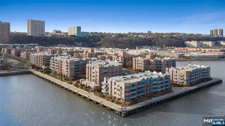 316 Ellery Court 316, Edgewater, NJ 07020 - Image #3