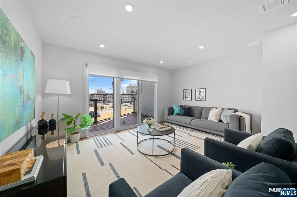 1110 River Road 102, Edgewater, NJ 07020 - Image #1