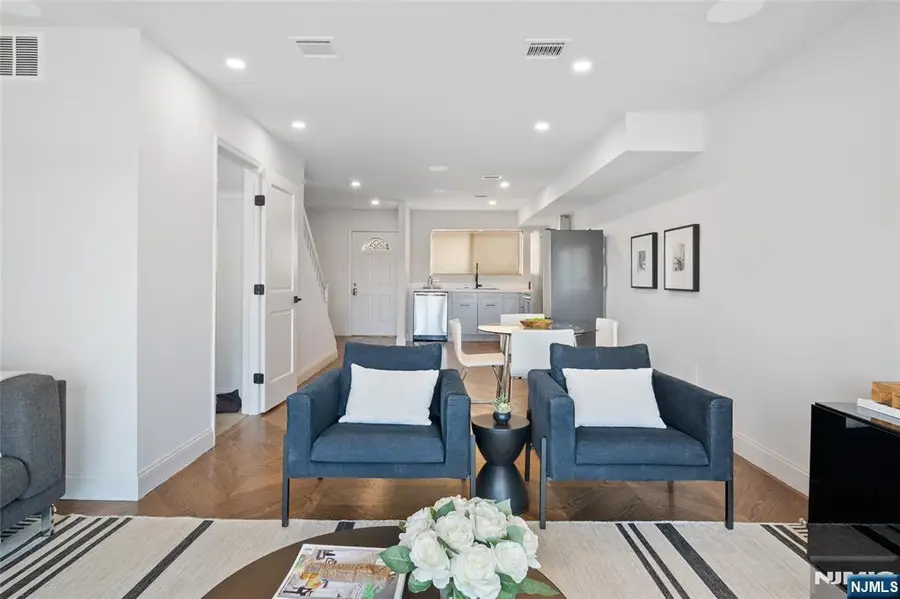 1110 River Road 102, Edgewater, NJ 07020 - Image #3