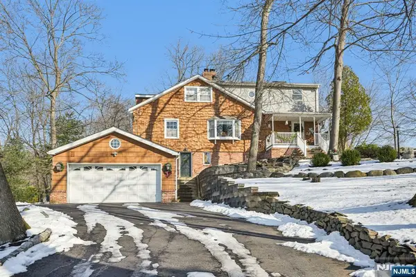 14 Manor Road, North Haledon, NJ 07508