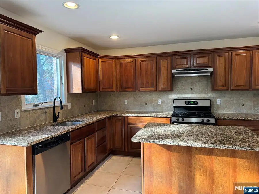 535B Lawn Avenue B, Palisades Park, NJ 07650 - Image #3