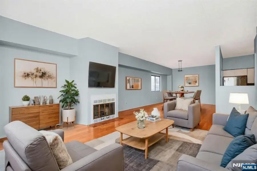 390 Gorge Road 402, Cliffside Park, NJ 07010 - Image #2