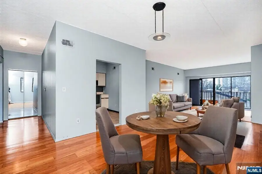 390 Gorge Road 402, Cliffside Park, NJ 07010 - Image #3