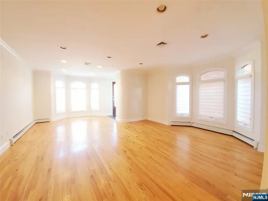 48 Henry Avenue 1, Palisades Park, NJ 07650 - Image #3