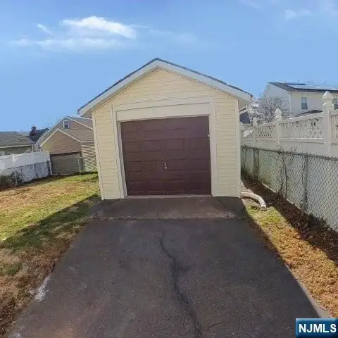 44 Tulip Street, Bergenfield, NJ 07621 - Image #3