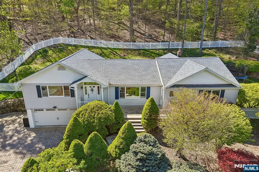 63 Danebury Downs, Upper Saddle River, NJ 07458 - #1
