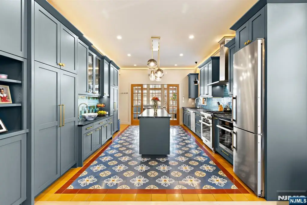 2214 Palisade Avenue, Weehawken, NJ 07086 - Image #1