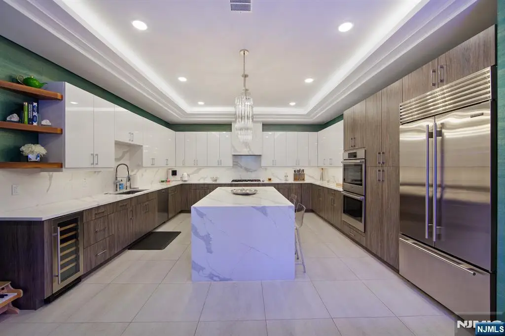 606 Undercliff Avenue 1, Edgewater, NJ 07020 - Image #1