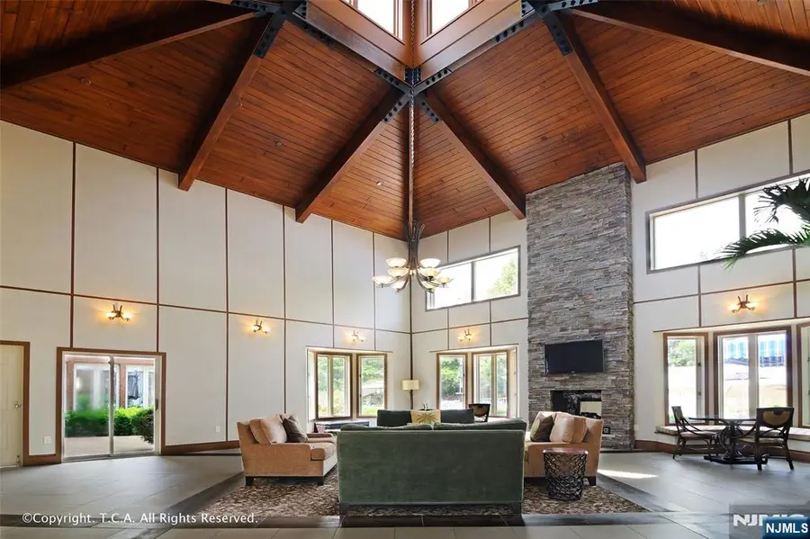 202 Jefferson Court 202, Edgewater, NJ 07020 - Image #2