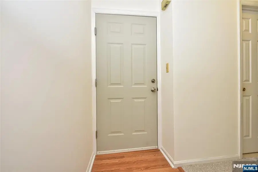 907 Thoreau Court, Mahwah, NJ 07430 - Image #2