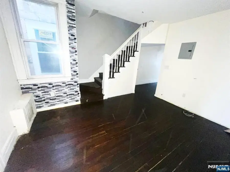 241 Hawthorne Avenue, Newark, NJ 07112 - Image #2
