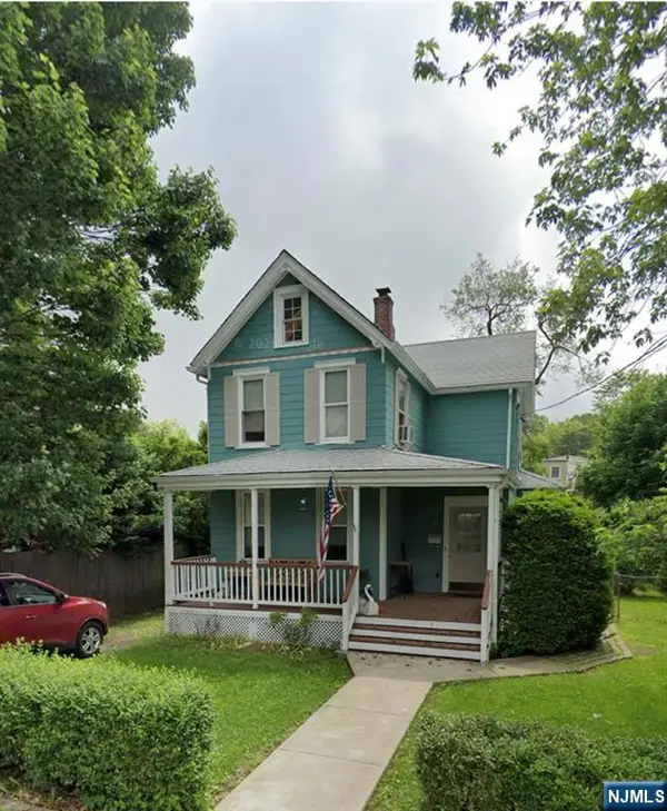 22 Hamilton Place, Nutley, NJ 07110