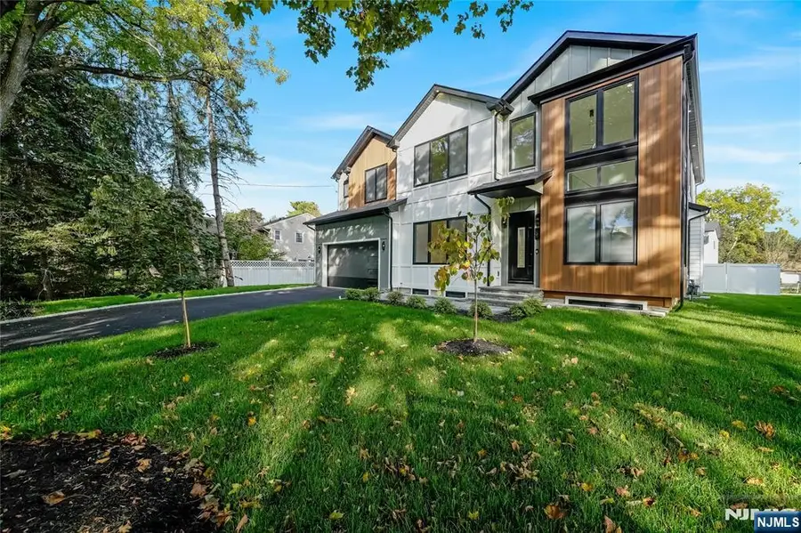 33 Oliver Road, Paramus, NJ 07652 - Image #2