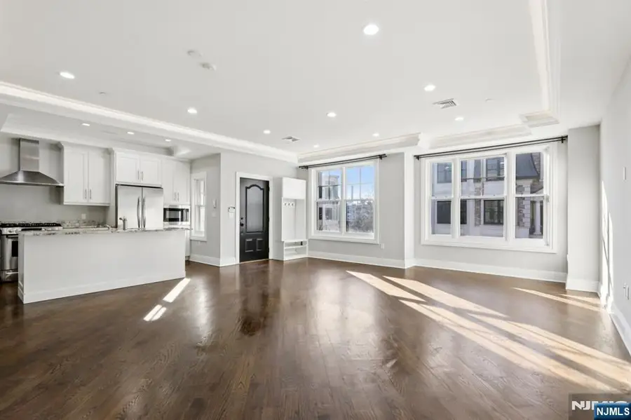 24 Marquis Court, Edgewater, NJ 07020 - Image #3