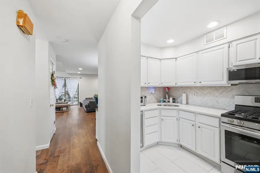 12 Mountain Ridge Road, Bloomingdale, NJ 07403 - Image #3