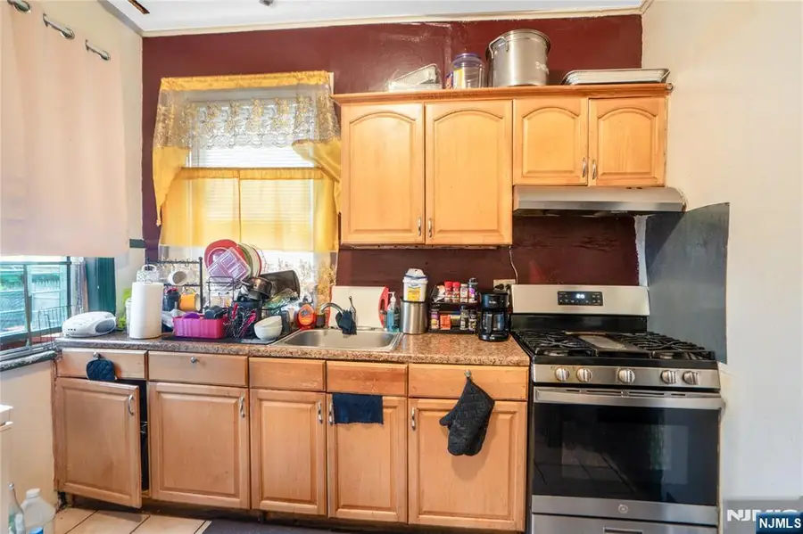 30 Bartholdi Avenue, Jersey City, NJ 07305 - Image #3