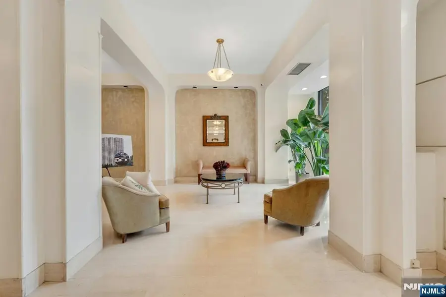 555 North Avenue 23S, Fort Lee, NJ 07024 - Image #3