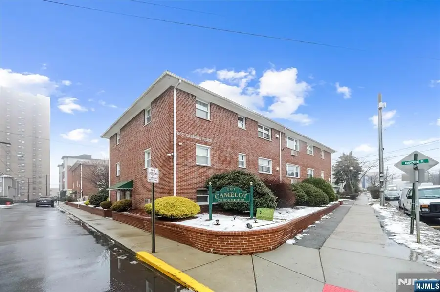 201 Oakdene Place C00E2, Cliffside Park, NJ 07010 - Image #2