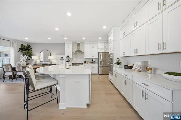 18 Arlington Place, Oakland, NJ 07036