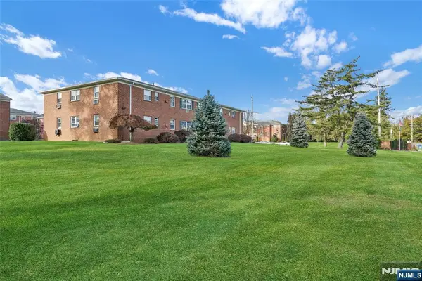 37 Knox Terrace 2B, Wayne, NJ 07470