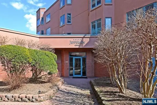 307 Jefferson Court, Edgewater, NJ 07020