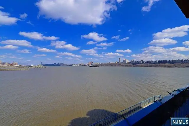 307 Jefferson Court, Edgewater, NJ 07020 - Image #3