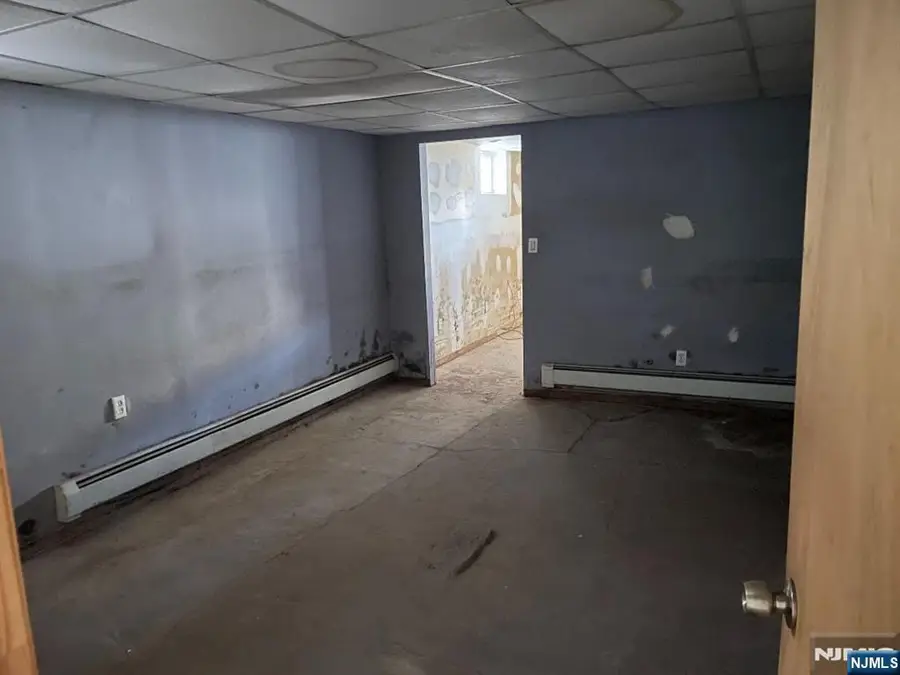 659 Valley Brook Avenue, Lyndhurst, NJ 07071 - Image #3