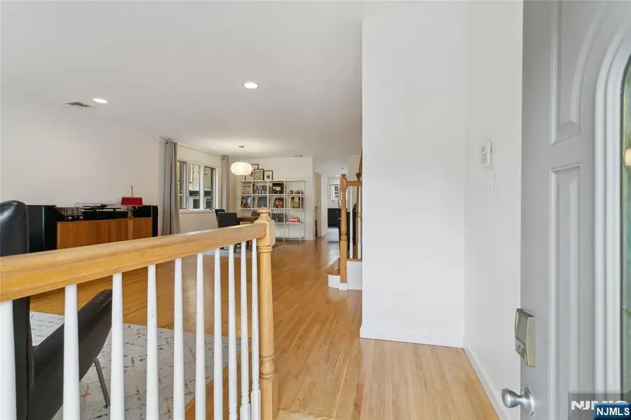 245 Knox Avenue, Cliffside Park, NJ 07010 - Image #3