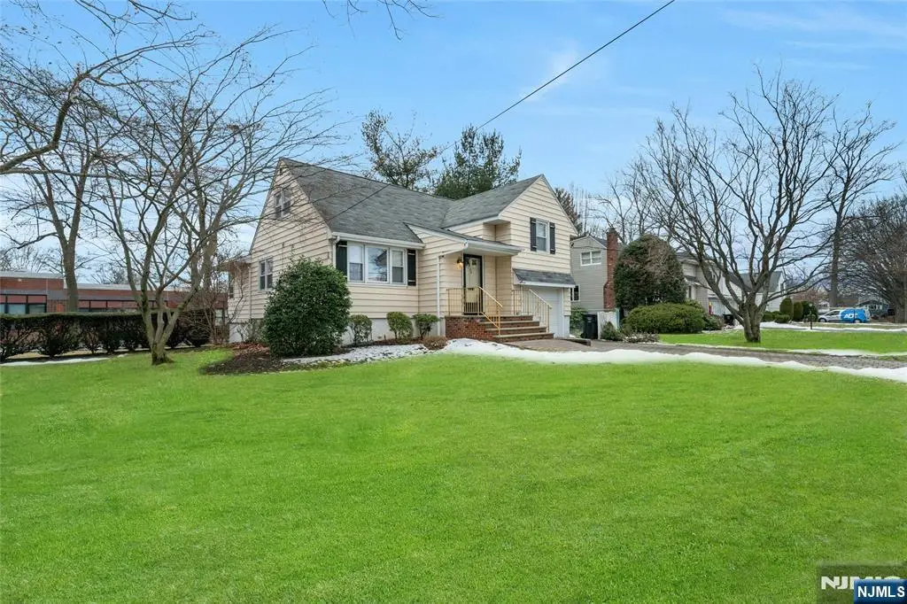 90 Arnot Place, Paramus, NJ 07652 - Image #1