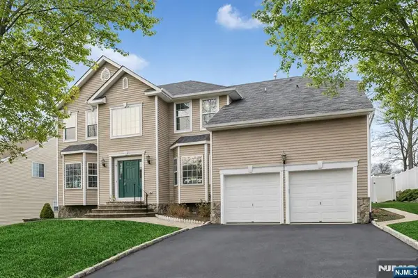 7 Winding Ridge Road, Jefferson Township, NJ 07849