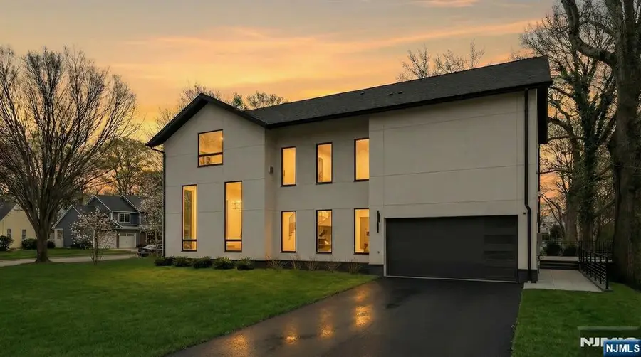 648 Falmouth Avenue, Paramus, NJ 07652 - Image #3