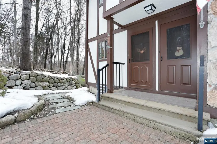 302 Mark Twain Way 302, Mahwah, NJ 07430 - #3
