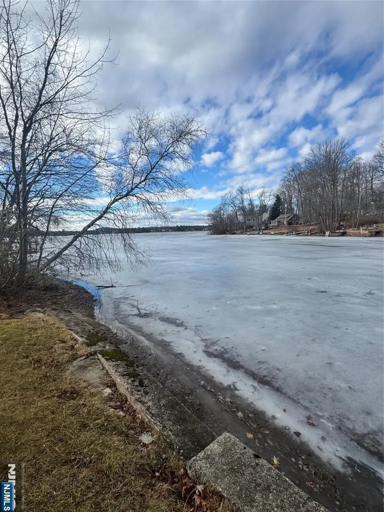 33 Race Track Drive, Upper Greenwood Lake, NJ 07421 - Image #3