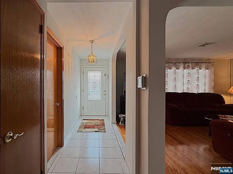 521 Weart Avenue, Lyndhurst, NJ 07071 - Image #2