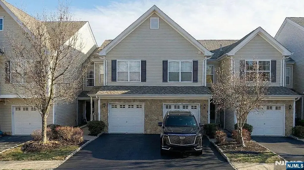 136 Mountainside Drive, Pompton Lakes, NJ 07442 - Image #1