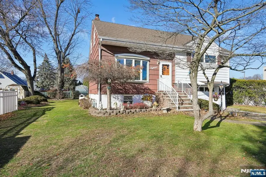 18 Roy Court, Clifton, NJ 07012 - Image #2