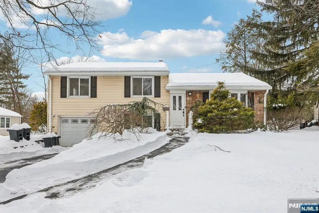 4 Lockwood Lane, Closter, NJ 07624 - #1
