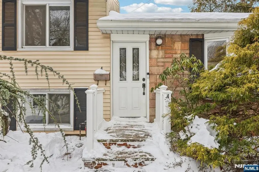 4 Lockwood Lane, Closter, NJ 07624 - #3